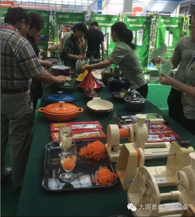 客戶參觀果蔬加工設(shè)備 客戶參觀果蔬加工設(shè)備