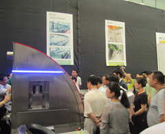 大明機(jī)器人炒菜機(jī)現(xiàn)場演示受眾人關(guān)注并咨詢